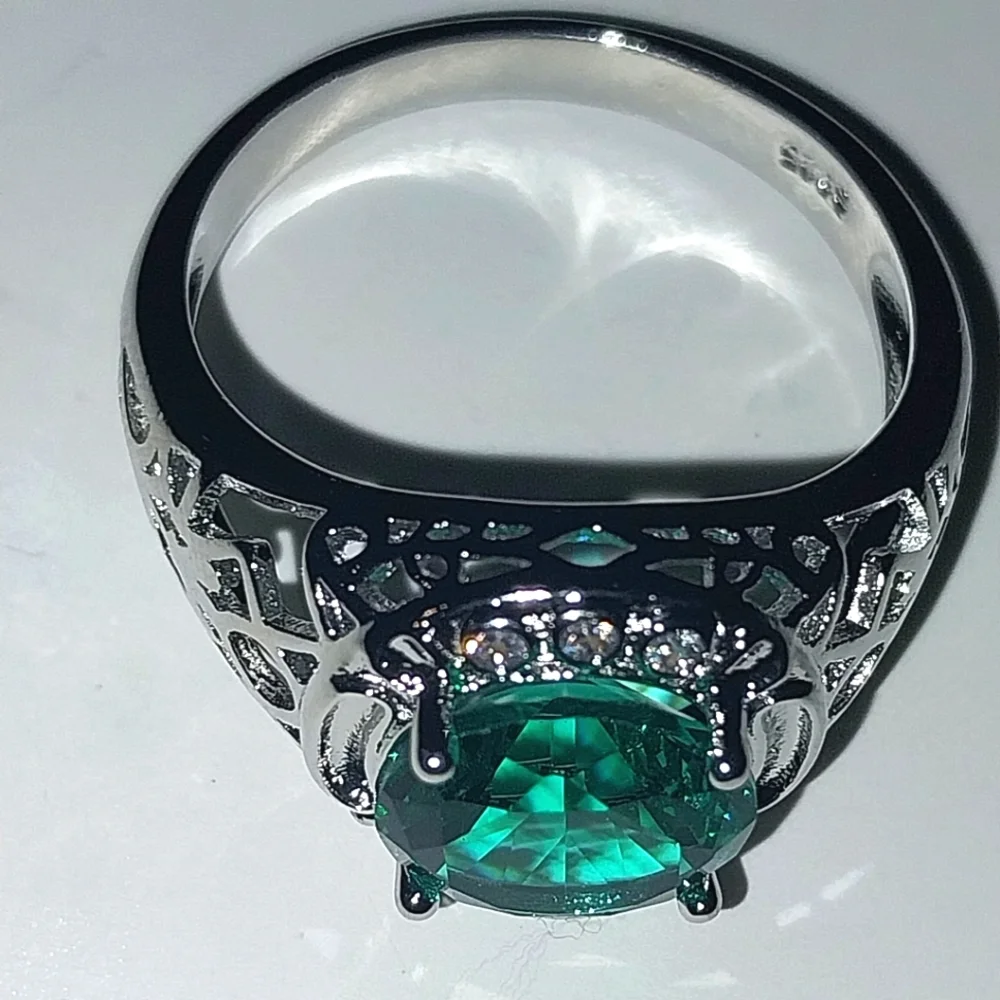 Classic 925 Green and Silver Ring with Intricate Metalwork Sz 10
